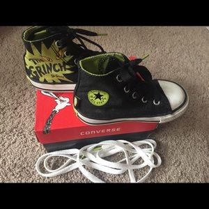🦋CONVERSE ( Dr. Seuss Grinch) Sneakers :)🦋